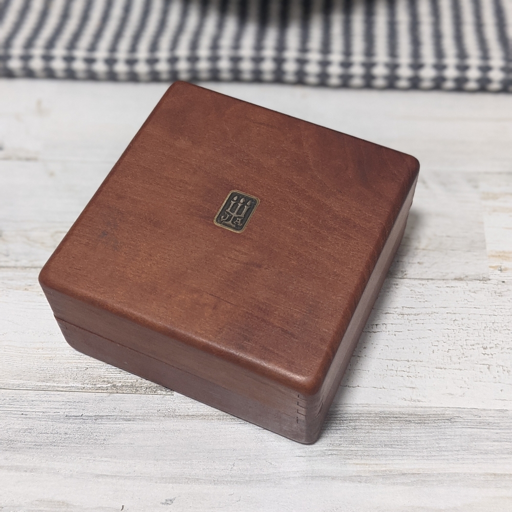 Vintage Avery wooden box jewelry bracelet holder